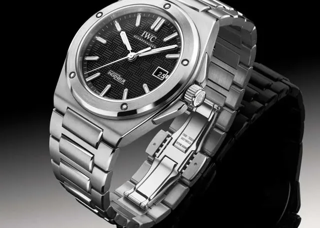 IWC: Ingenieur Automatic 40 mit schwarzem Zifferblatt