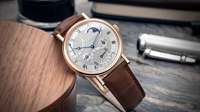 Breguet Classique Quantième perpétuel 7327 in Cognac und Gold