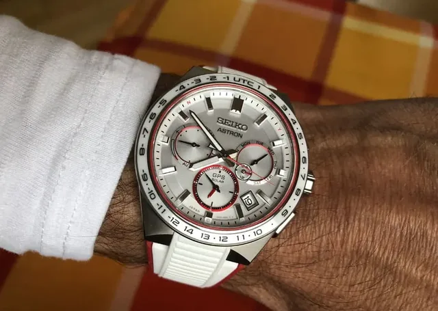 Seiko: Astron GPS Solar Ärzte ohne Grenzen