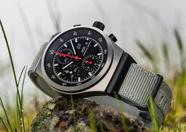 Porsche Design Chronograph 1 GP 2023 Edition mit Mankeiband