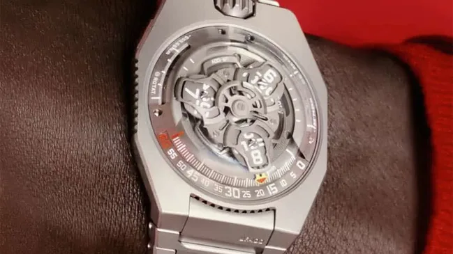 Besondere Zeitanzeige: Urwerk UR-100V Magic T