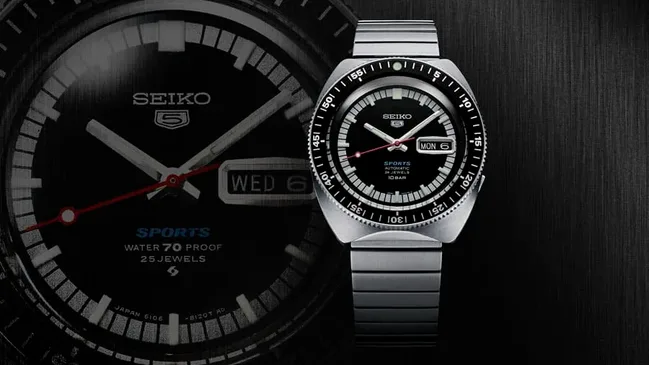 Die Referenz SRPK17 sieht der ersten Seiko 5 Sports von 1968 (im Hintergrund) sehr ähnlich