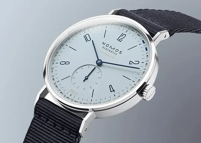 Wempe x Nomos Glashütte Tangente neomatik mit Zifferblatt in Eisblau
