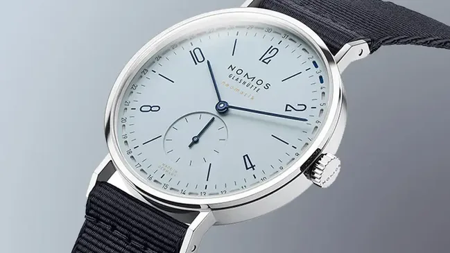 Wempe x Nomos Glashütte Tangente neomatik mit Zifferblatt in Eisblau