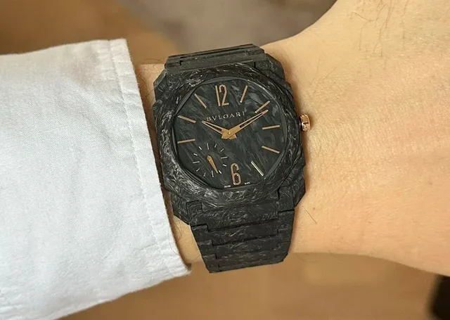 So sieht die Octo Finissimo CarbonGold Automatic am Handgelenk aus