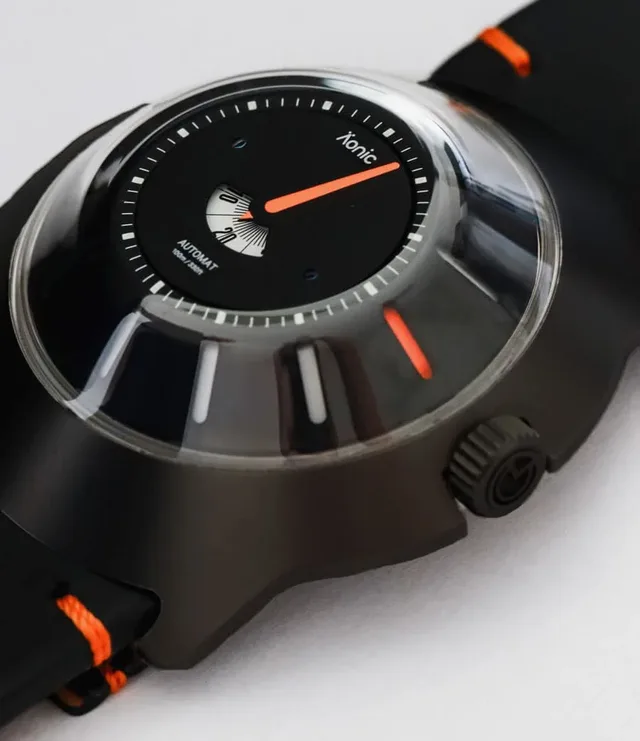 Äonic: Automat in Schwarz