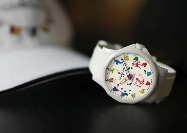 Corum: Admiral 42 Ceramic mit Splash-Muster