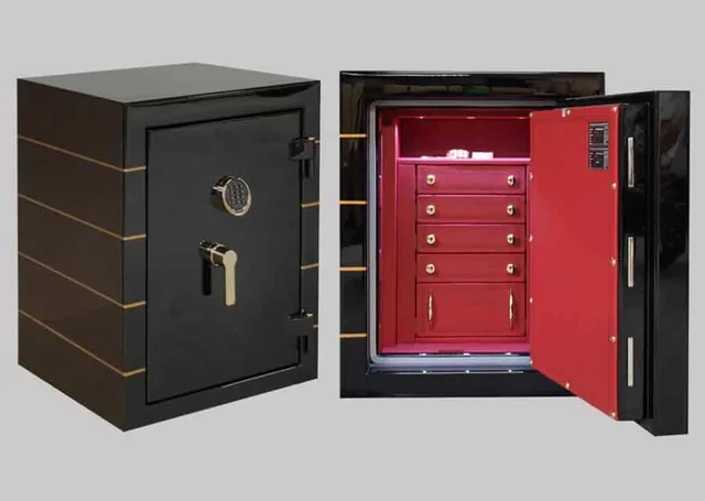 Hansa Tresor bietet eine große Vielfalt an Tresoren, die auch innen unterschiedlich gestaltet werden können.