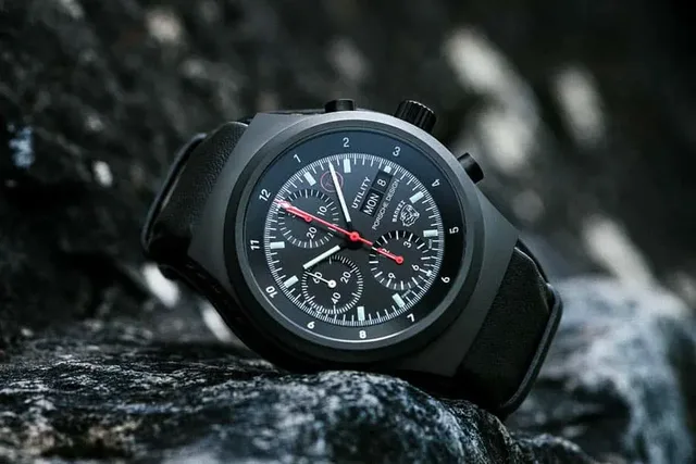 Der Porsche Design Chronograph 1 Utility ist dank einem Gehäuse aus Titancarbid extrem kratzfest.
