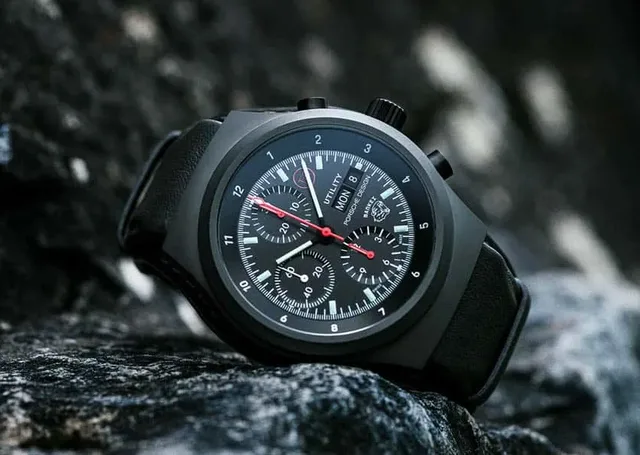 Der Porsche Design Chronograph 1 Utility ist dank einem Gehäuse aus Titancarbid extrem kratzfest.