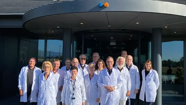 Uhrenreise Genf 2023: Unsere Gruppe vor Hublot