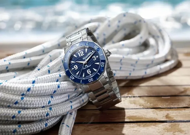 Die Jean Marcel Tropical Diver ist im und am Wasser zuhause