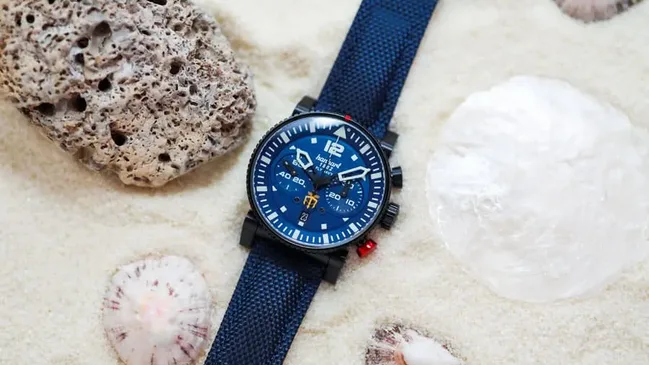 Hanhart: Primus Fly Navy mit schwarzer PVD-Beschichtung