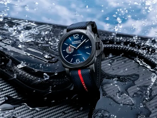 Panerai: Luminor Luna Rossa Carbotech