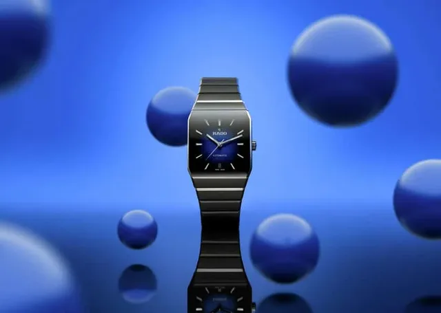 Rado: die Anatom in Blau