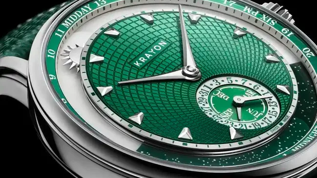 Die Sonne wandert über die hellen und dunklen Teile rund ums Zifferblatt Krayon Anywhere Aurora und zeigt so an, ob es hell oder dunkel ist