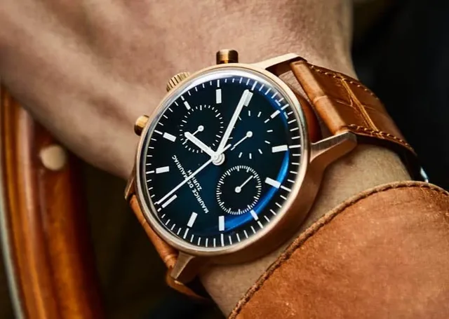 Die Maurice de Mauriac L3 Gold am Arm