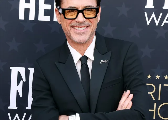 Robert Downey Jr. mit Jaeger-LeCoultre Reverso Tribute Duoface Calendar bei Critics Choice Awards