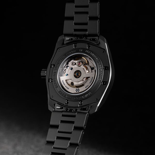 Formex: Essence Ceramica 41 mm Dark Matter Redshift Boden