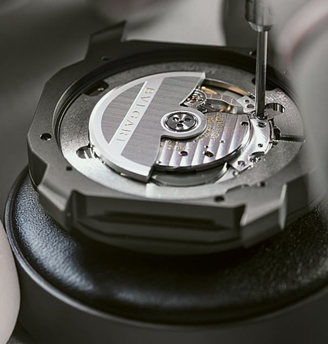 Bulgari: Montage des Kalibers BVL257 in den Octo Roma Worldtimer