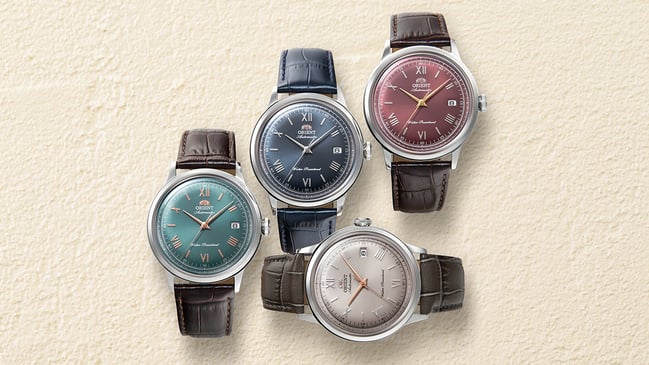 Neue Orient Bambino Modelle, vier Uhren aus Edelstahl mit farbigen Zifferblättern