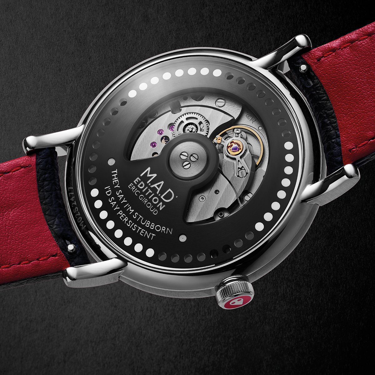 MB&F M.A.D.2 Redemption, Uhr mit roter Farbgebung und schwarzen Akzenten