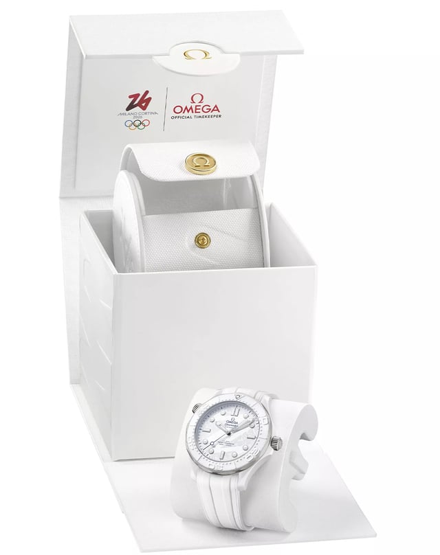 Omega – Seamaster Diver 300M Milano Cortina, weiße Taucheruhr aus Keramik und Titan mit Kautschukband und Automatikkaliber 