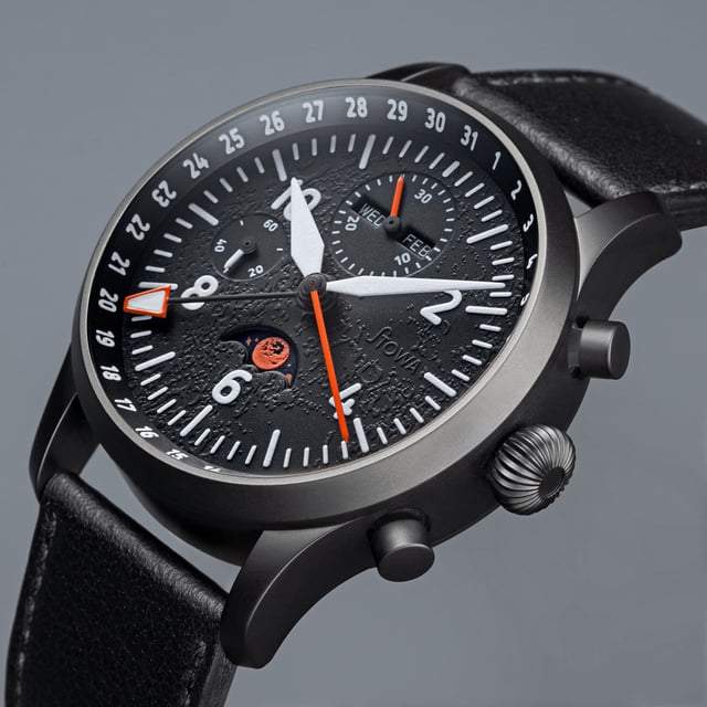Stowa: Chrono Black Forest Moon Halbseite