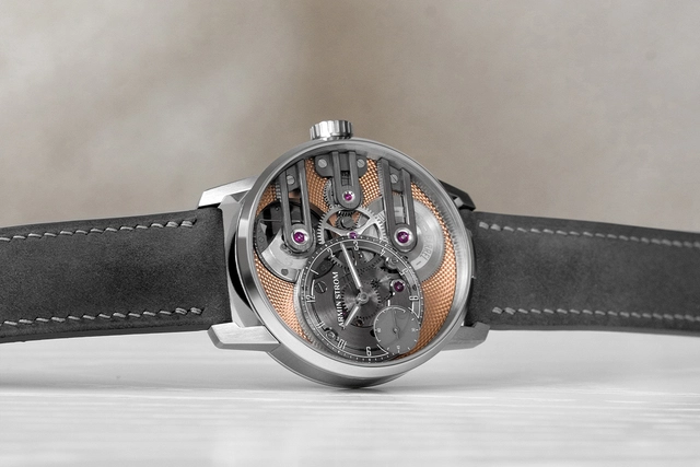 Armin Strom – Gravity Equal Force Ultimate Sapphire Salmon, komplizierte Luxusuhr mit lachsfarbener Farbgebung und Lederband