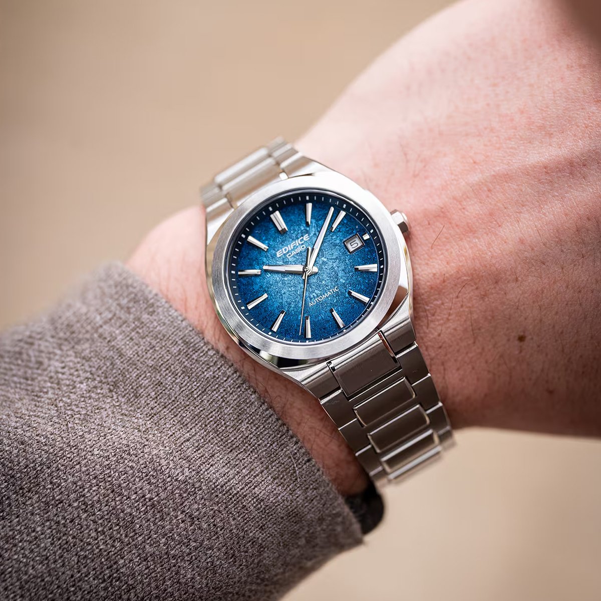 Casio Edifice EFK-200D-2A am Handgelenk