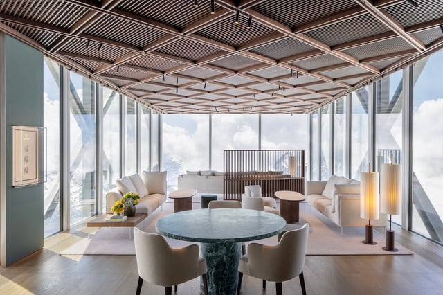 Der Rolex-Store auf dem Titlis, Inneneinrichtung, Stühle, Tische
