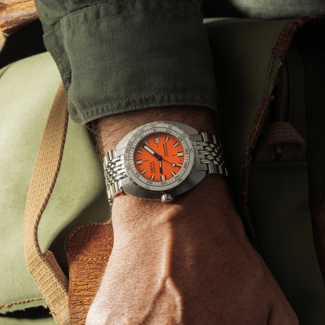 Doxa_SUB 300T Professional_aristera_lifestyle_picture