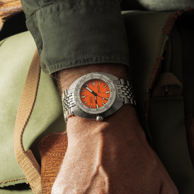 Doxa_SUB 300T Professional_aristera_lifestyle_picture