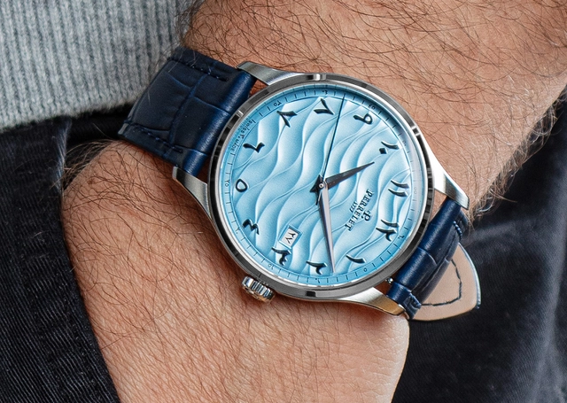 Perrelet – Weekend Arctic Dunes, elegante Edelstahluhr mit Automatikwerk und hellblauem Zifferblatt