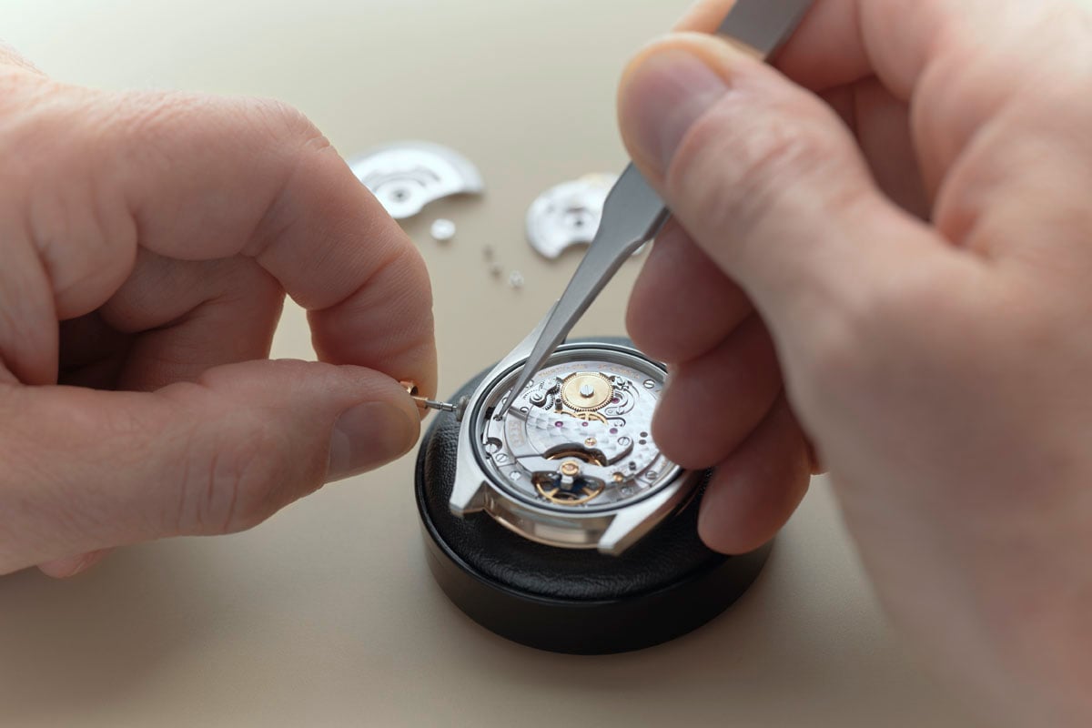 Rolex-Service-Entfernen-der-Kronenwelle