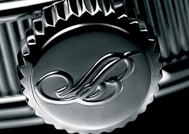 Drücker einer Breguet-Uhr in Nahaufnahme