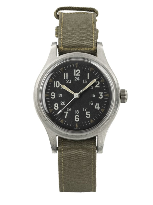 Hamilton FAPD 5101, Vintage Field Watch, Frontansicht Uhr vor weißem Hintergrund