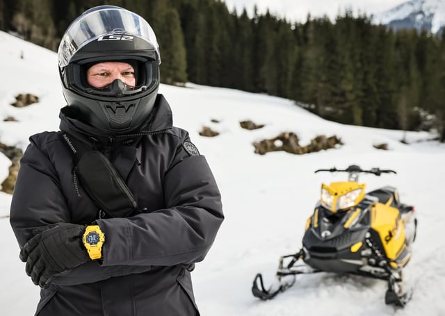 Die neue G-Shock Rangeman im Schneemobil-Einsatz