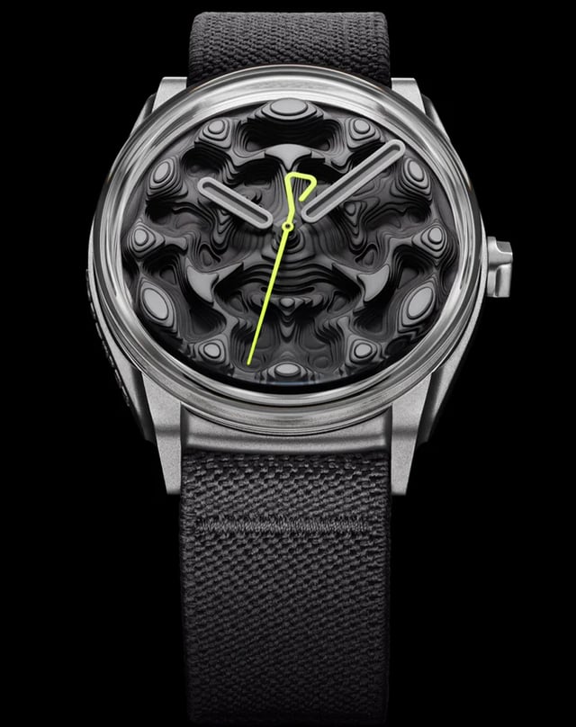 Kollokium – Projekt 02 Variant B, ausgefallene Uhrenkreation mit topografischem Zifferblatt