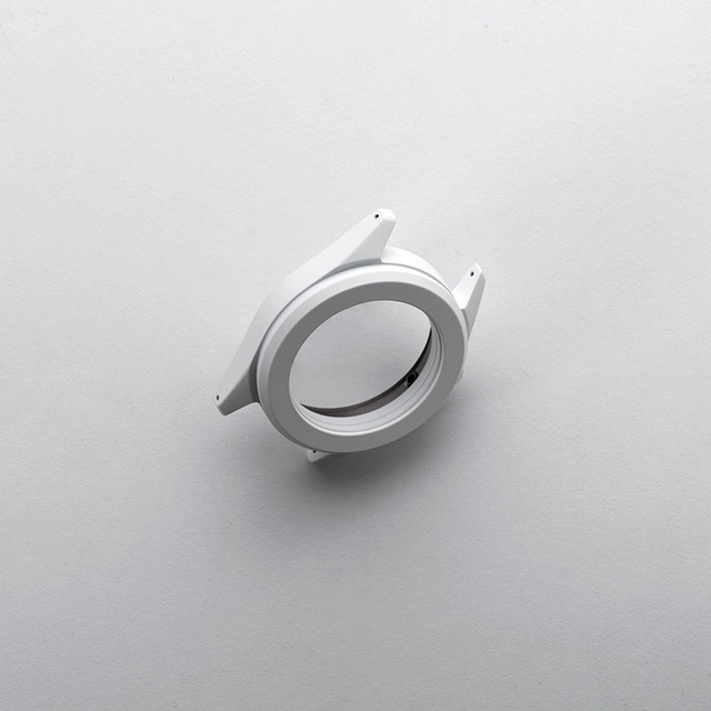 Unimatic X Massena LAB Modello Quattro U4S-T-SPW, Gehäuse der Uhr vor weißem Hintergrund