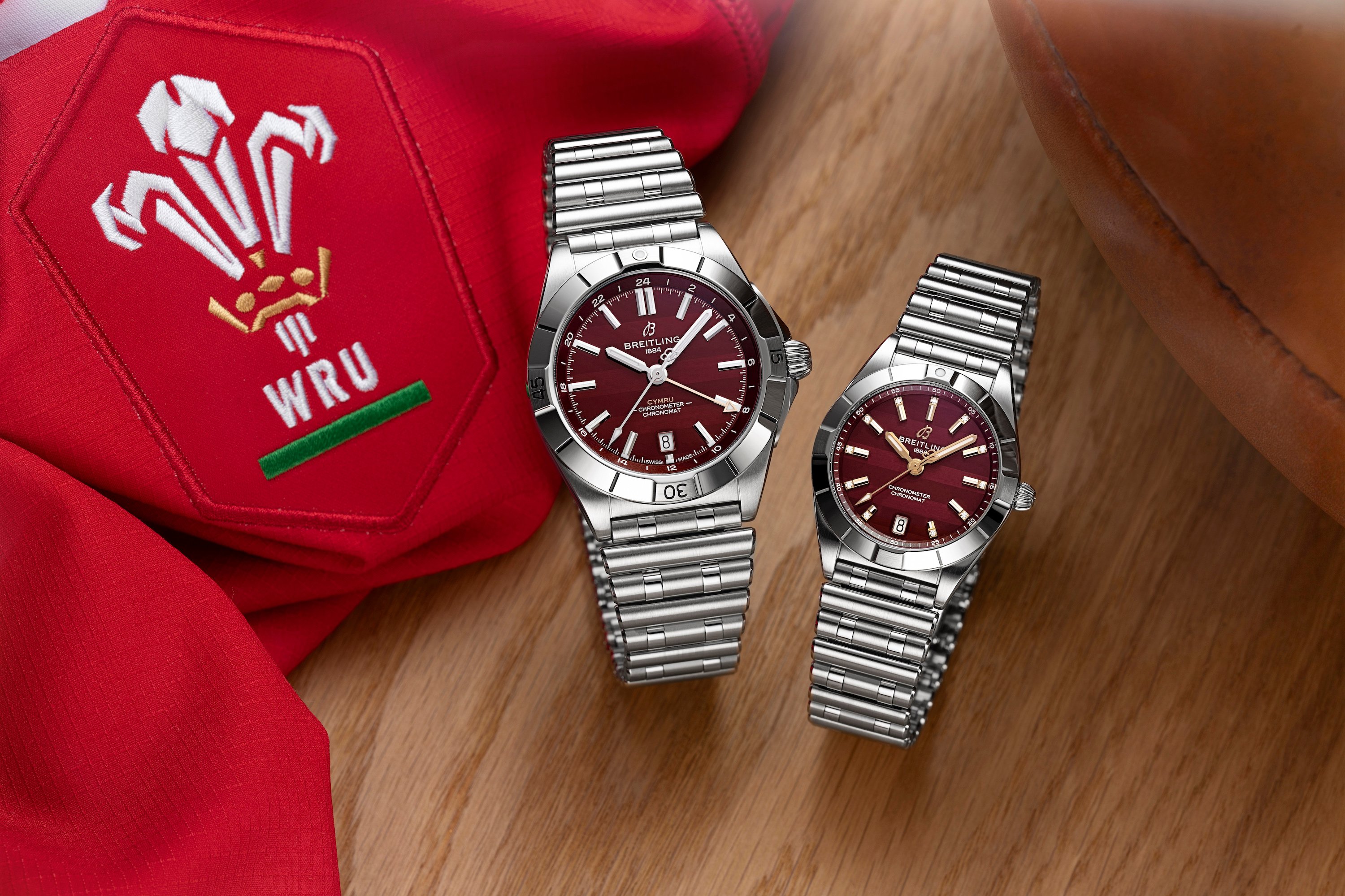 Die Varianten mit 40 und 32 mm der Breitling Chronomat Six Nations Edition „Wales“