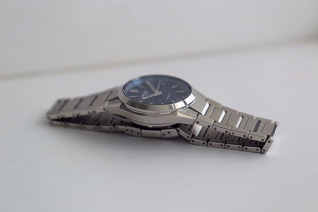 Seitenprofil, Edelstahluhr der Hands-on Casio Edifice EFK-100-Serie