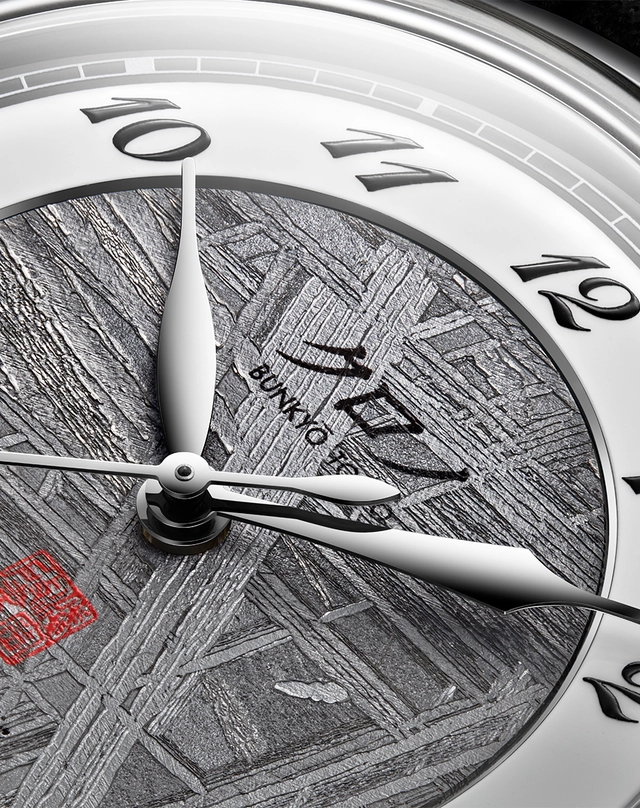 Kurono Tokyo – Kurono Special Projects 37 mm Inseki, elegante Automatikuhr mit Meteoritenzifferblatt und Lederband