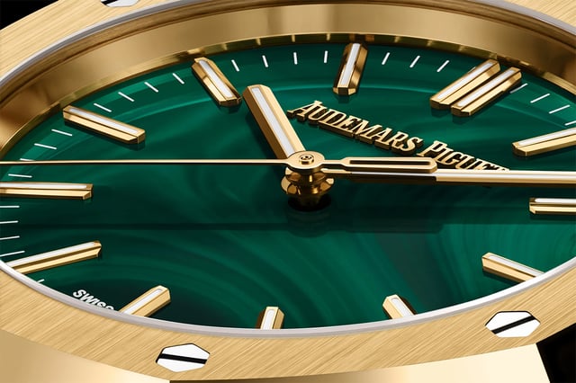 Audemars Piguet – Royal Oak Automatik 37 mm, Automatik-Luxusuhr aus Gold mit grünem Steinzifferblatt