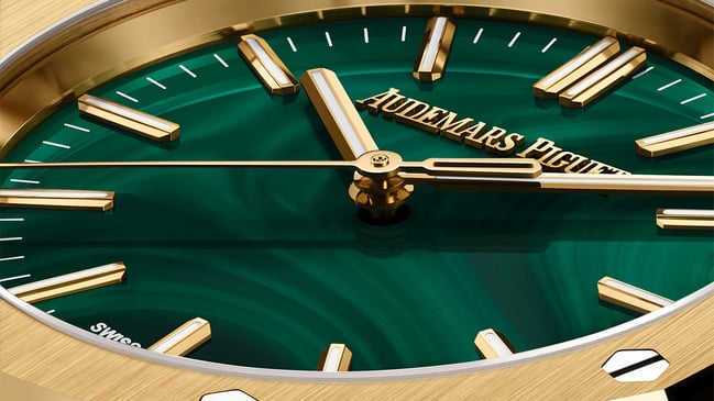 Audemars Piguet – Royal Oak Automatik 37 mm, Automatik-Luxusuhr aus Gold mit grünem Steinzifferblatt