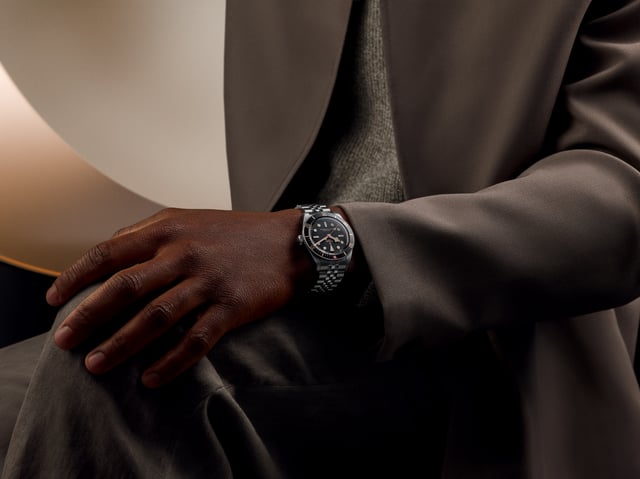 Die TUDOR BLACK BAY 58 am Arm, Handgelenk, Hand