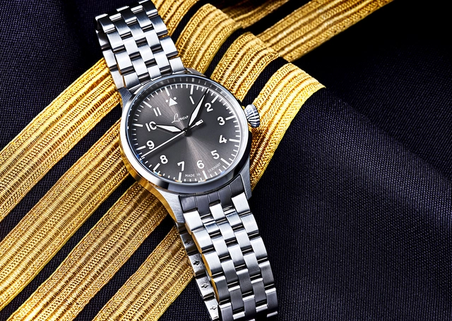 Laco Stuttgart Pro - WatchTime Edition, Fliegeruhr, Edelstahluhr, graues Zifferblatt