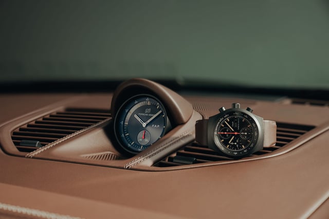 Porsche Design: Chronograph 1 Jubiläumsedition 90 Jahre F. A. Porsche im Auto