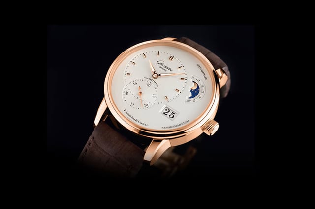 Glashütte Original: PanoMaticLunar in Rotgold mit weißem Zifferblatt