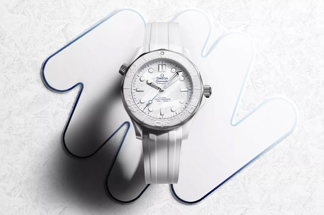 Omega – Seamaster Diver 300M Milano Cortina, weiße Taucheruhr aus Keramik und Titan mit Kautschukband und Automatikkaliber 